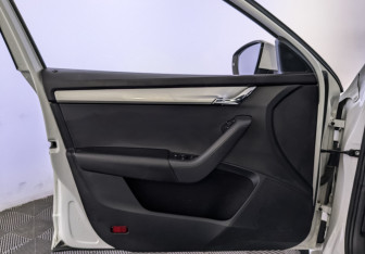 Подержанный автомобиль Skoda Octavia Liftback 2019 года (19 фото)