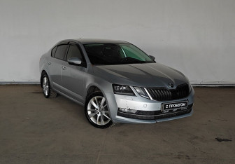 Подержанный автомобиль Skoda Octavia Liftback 2017 года (3 фото)