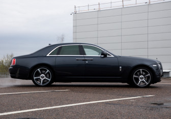 Подержанный автомобиль Rolls-Royce Ghost 2010 года (9 фото)