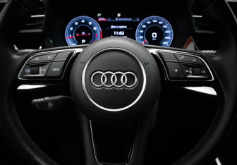 Подержанный автомобиль Audi A3 Hatchback 2021 года (10 фото)