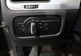 Подержанный автомобиль Volkswagen Touareg 2013 года (13 фото)