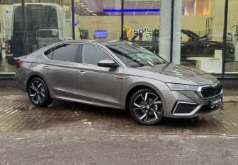 Подержанный автомобиль Skoda Octavia Liftback 2024 года (3 фото)