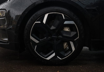 Подержанный автомобиль Zeekr 001 2022 года (24 фото)