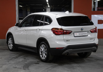 Подержанный автомобиль BMW X1 2018 года (7 фото)