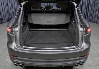 Подержанный автомобиль Porsche Cayenne 2019 года (10 фото)