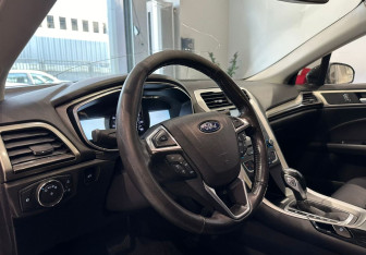 Подержанный автомобиль Ford Fusion (North America) 2015 года (12 фото)