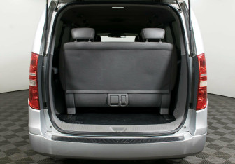 Подержанный автомобиль Hyundai Grand Starex 2010 года (17 фото)