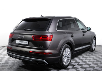 Подержанный автомобиль Audi Q7 2016 года (5 фото)