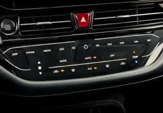 Подержанный автомобиль Москвич 3 2023 года (25 фото)