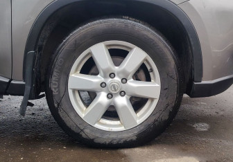 Подержанный автомобиль Nissan X-Trail 2007 года (15 фото)