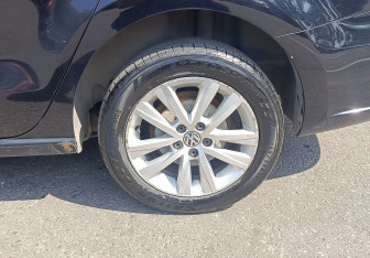 Подержанный автомобиль Volkswagen Polo Sedan 2013 года (13 фото)