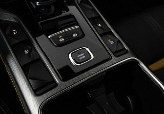 Подержанный автомобиль FAW Bestune T77 2023 года (13 фото)