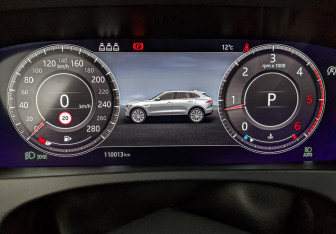 Подержанный автомобиль Jaguar F-Pace 2020 года (16 фото)