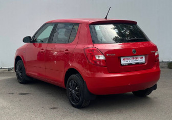 Подержанный автомобиль Skoda Fabia Hatchback 2013 года (7 фото)