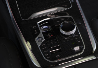 Подержанный автомобиль BMW X7 2024 года (26 фото)