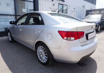 Подержанный автомобиль Kia Cerato Sedan 2011 года (7 фото)