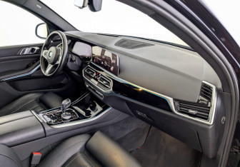 Подержанный автомобиль BMW X5 2018 года (11 фото)