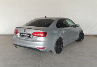 Подержанный автомобиль Volkswagen Jetta Sedan 2011 года (6 фото)