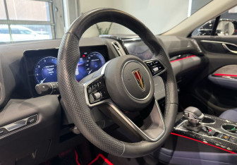Подержанный автомобиль Hongqi HS3 2024 года (13 фото)