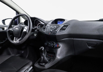 Подержанный автомобиль Ford Fiesta Hatchback 2016 года (7 фото)