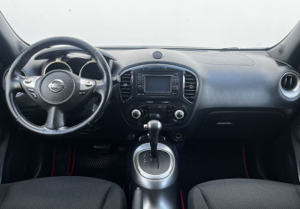 Подержанный автомобиль Nissan Juke 2011 года (12 фото)