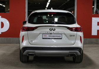 Подержанный автомобиль Infiniti QX50 2018 года (6 фото)