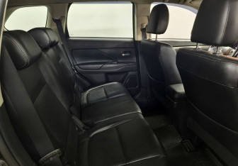 Подержанный автомобиль Mitsubishi Outlander 2014 года (13 фото)