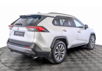 Подержанный автомобиль Toyota RAV4 2020 года (5 фото)