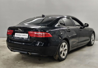 Подержанный автомобиль Jaguar XE 2018 года (5 фото)