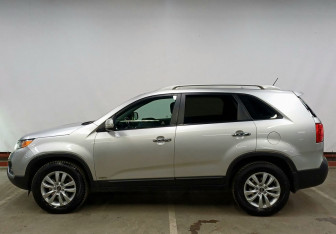 Подержанный автомобиль Kia Sorento 2011 года (8 фото)