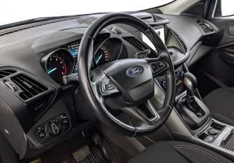Подержанный автомобиль Ford Kuga 2018 года (15 фото)