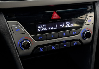 Подержанный автомобиль Hyundai Elantra Sedan 2017 года (21 фото)
