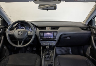 Подержанный автомобиль Skoda Octavia Liftback 2018 года (14 фото)
