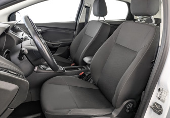 Подержанный автомобиль Ford Focus Hatchback 2018 года (20 фото)