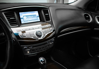 Подержанный автомобиль Infiniti QX60 2018 года (21 фото)