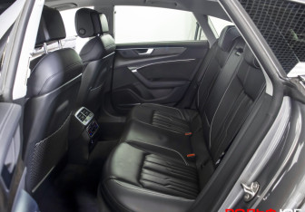 Подержанный автомобиль Audi A7 2018 года (10 фото)