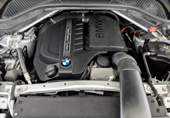 Подержанный автомобиль BMW X5 2015 года (9 фото)