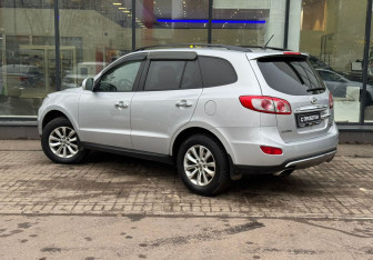 Подержанный автомобиль Hyundai Santa Fe 2012 года (6 фото)