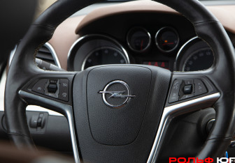 Подержанный автомобиль Opel Mokka 2014 года (12 фото)