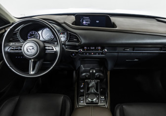 Подержанный автомобиль Mazda CX-30 2021 года (14 фото)