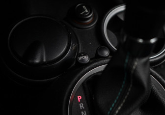 Подержанный автомобиль MINI Hatch 2009 года (12 фото)