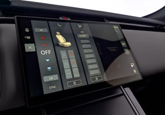 Подержанный автомобиль Land Rover Range Rover Velar 2023 года (25 фото)