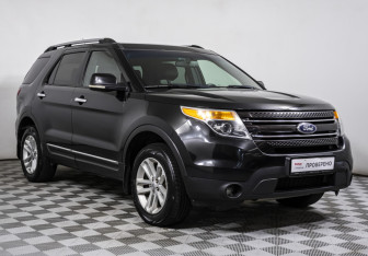 Подержанный автомобиль Ford Explorer 2012 года (3 фото)