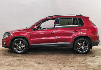 Подержанный автомобиль Volkswagen Tiguan 2013 года (8 фото)