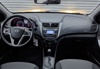 Подержанный автомобиль Hyundai Solaris Hatchback 2013 года (14 фото)