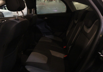 Подержанный автомобиль Ford Focus Hatchback 2012 года (8 фото)