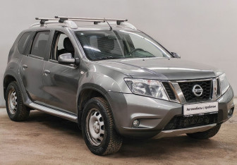 Подержанный автомобиль Nissan Terrano 2016 года (3 фото)