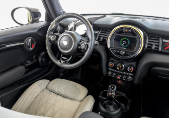 Подержанный автомобиль MINI Hatch 2020 года (28 фото)