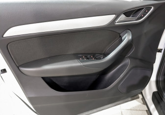 Подержанный автомобиль Audi Q3 2015 года (19 фото)