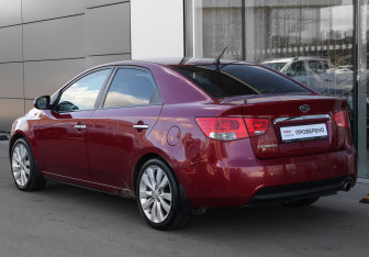 Подержанный автомобиль Kia Cerato Sedan 2011 года (3 фото)